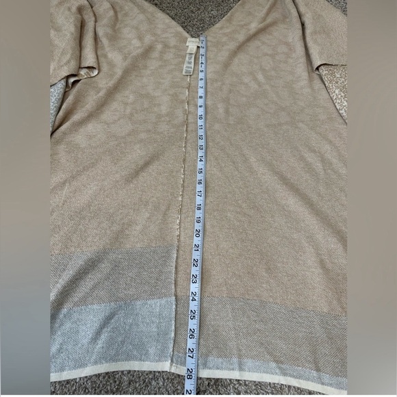 Chico’s Animal Shine Ruana Silk blend - Picture 7 of 7